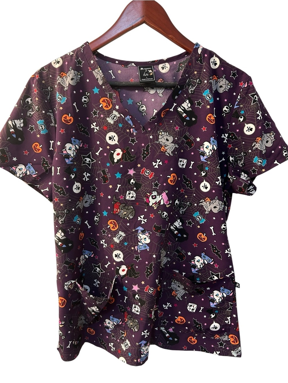 Tokidoki by Koi Halloween Skulls Bats Leslie Print Scrub Top Women's Size L
